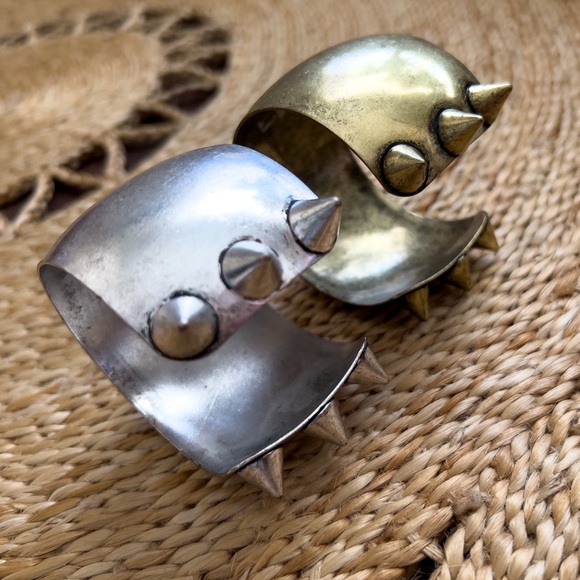 Spike Cuff Bracelet (available in gold only!) - Picture 8 of 9